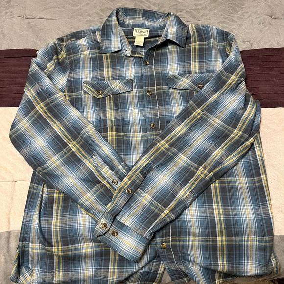 L.L. Bean Men’s Large Button Down blue and olive colors - Picture 1 of 2